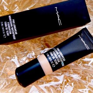 MAC Pro Longwear Waterproof Foundation NC25